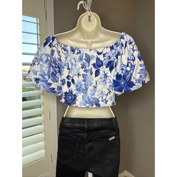 H&M crop MEDIUM top blue white floral off-shoulder smocked - Picture 4 of 6